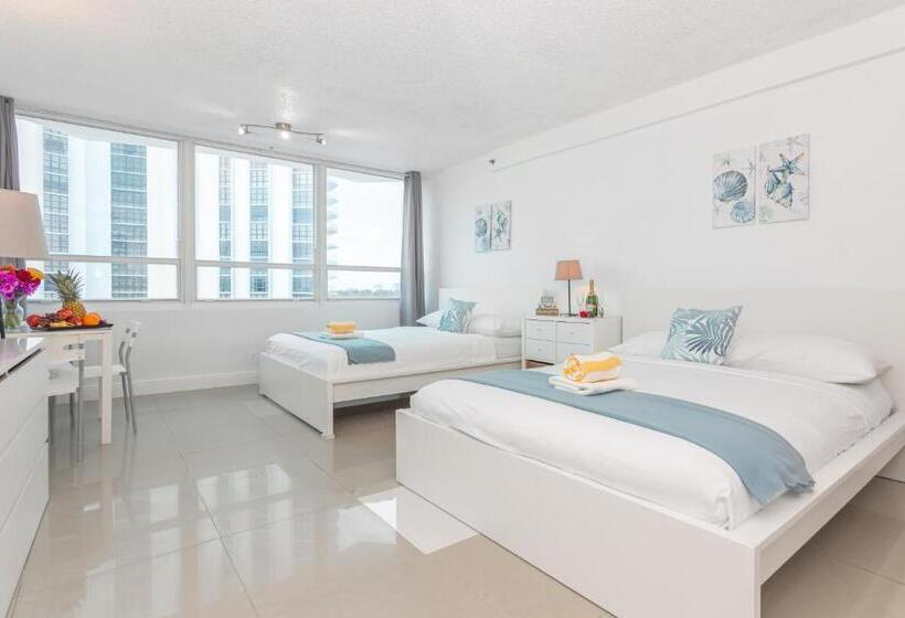 בית מלון כפרי Girasole Rentals Suites