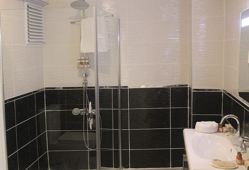 هتل Lena Central Flats