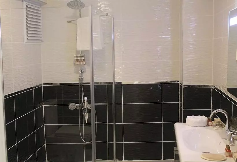 هتل Lena Central Flats