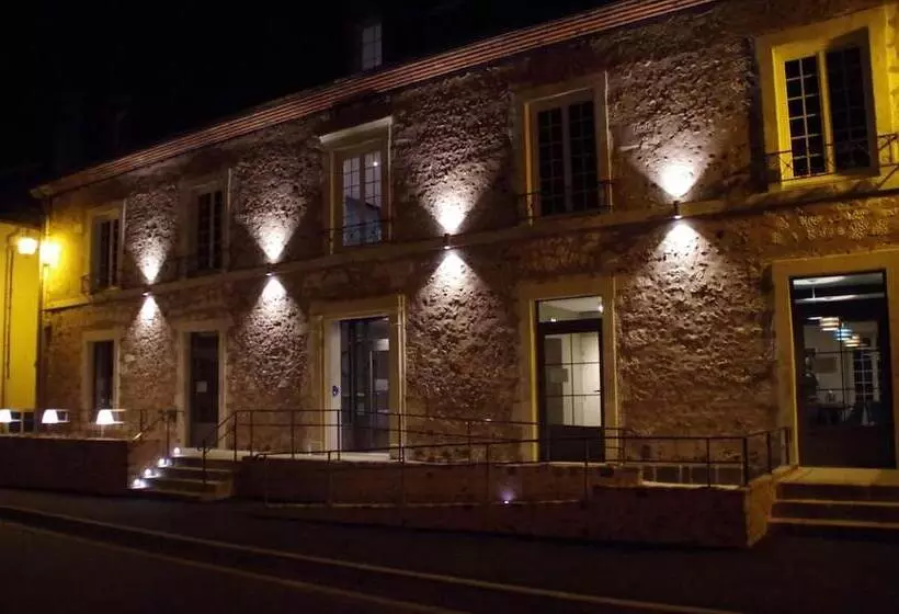 Hotelli Logis  Auberge De L Abbaye