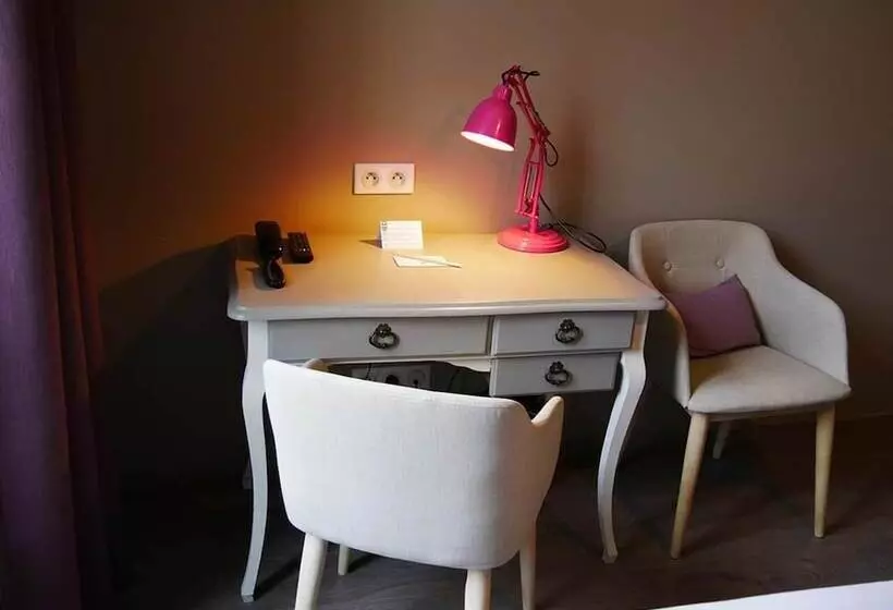 Hotelli Logis  Auberge De L Abbaye