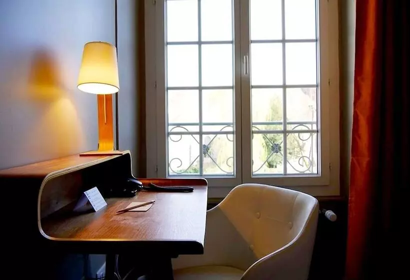 Hotelli Logis  Auberge De L Abbaye