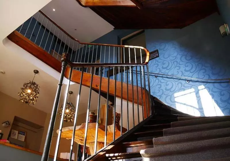 Hotelli Logis  Auberge De L Abbaye