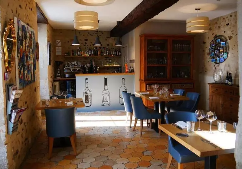 Hotelli Logis  Auberge De L Abbaye