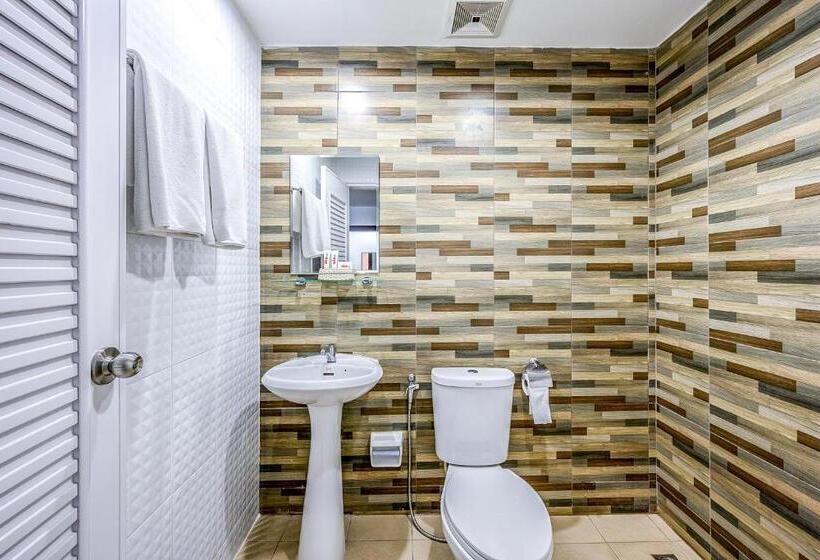 Hotelli Naiyang Place   Phuket Airport