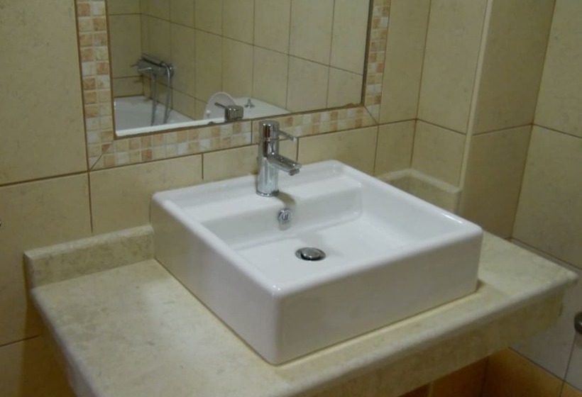 هتل Niriedes Dionyssos Village