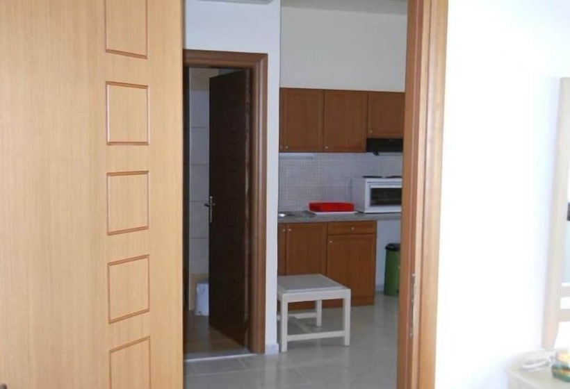 هتل Niriedes Dionyssos Village