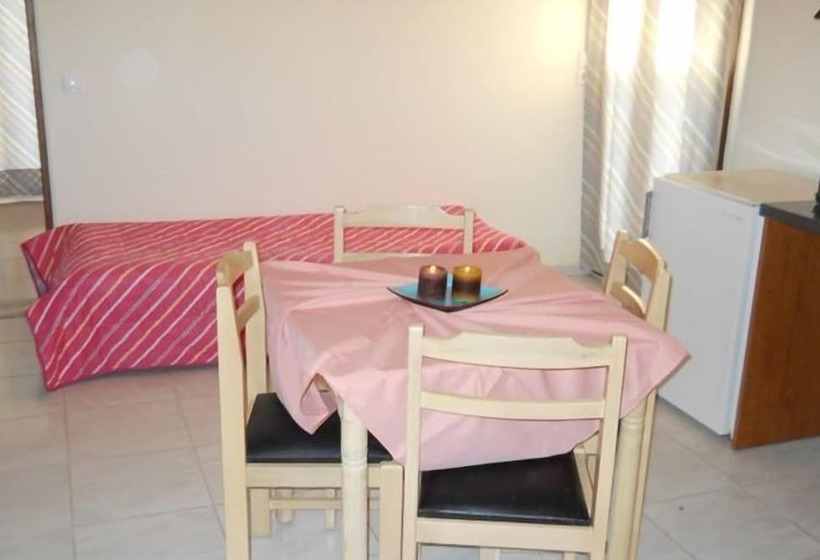 هتل Niriedes Dionyssos Village