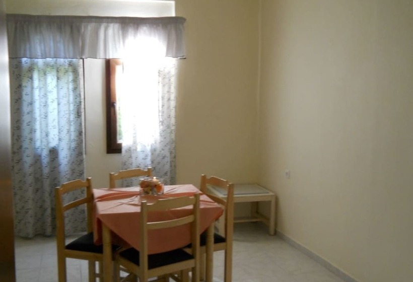 هتل Niriedes Dionyssos Village