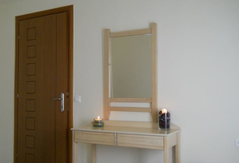 هتل Niriedes Dionyssos Village