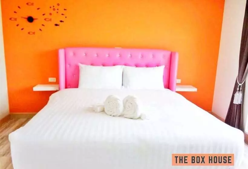 استراحتگاه The Box House