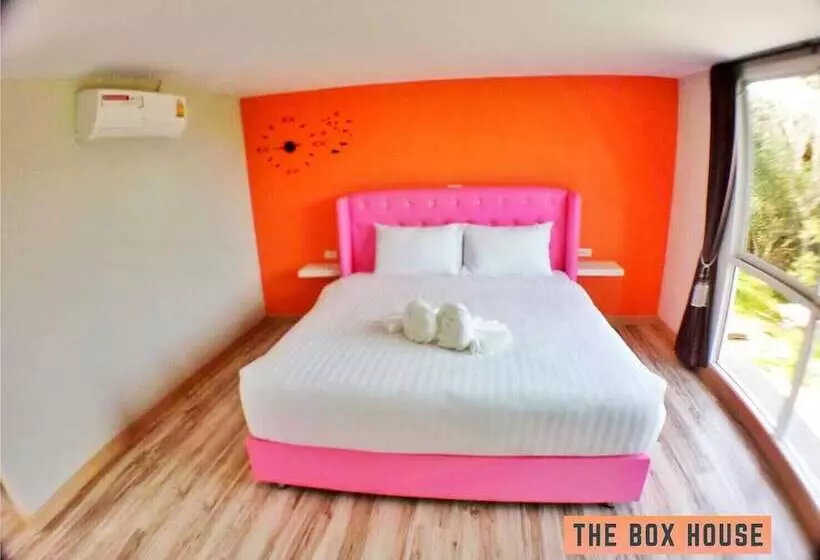 استراحتگاه The Box House