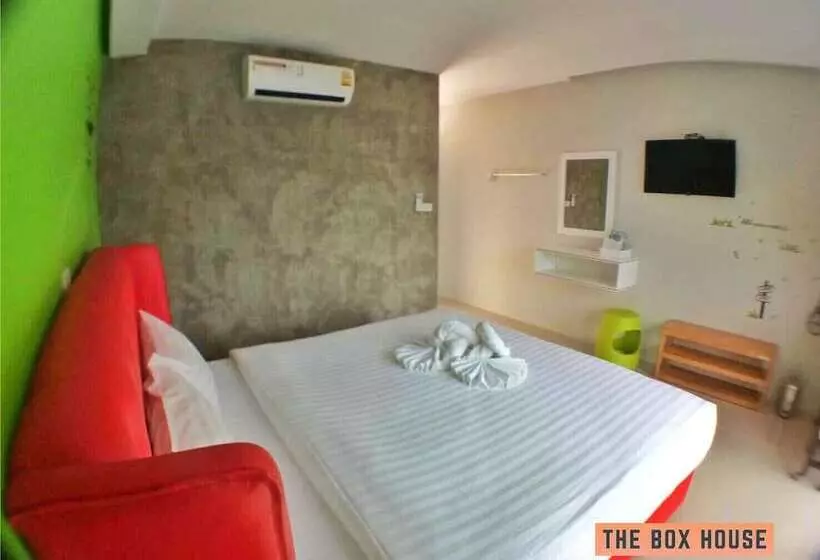 استراحتگاه The Box House