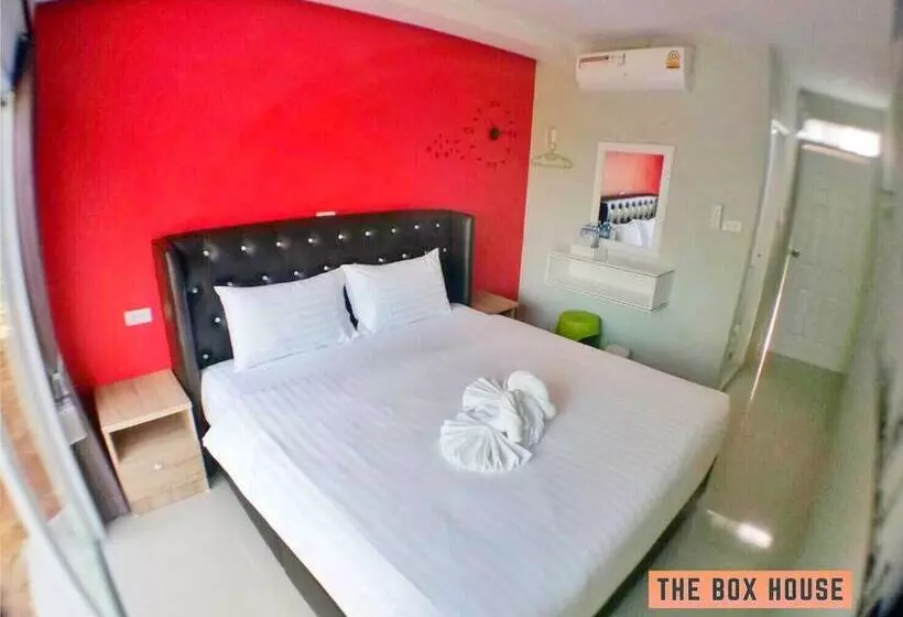 استراحتگاه The Box House