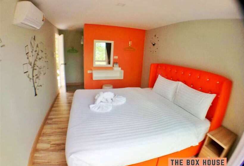 منتجع The Box House