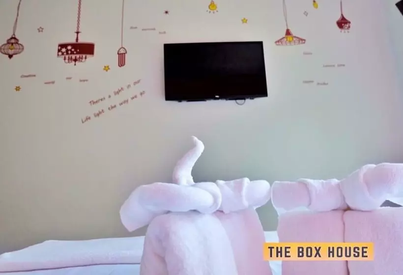 استراحتگاه The Box House