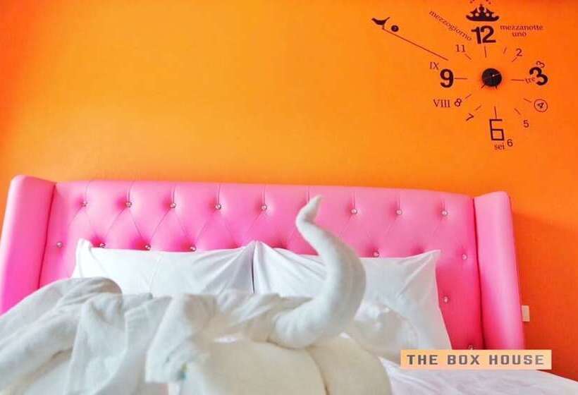 منتجع The Box House