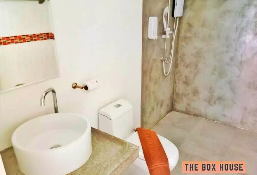 استراحتگاه The Box House