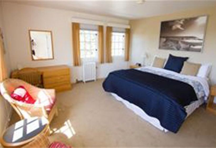 فندق Easton Hall