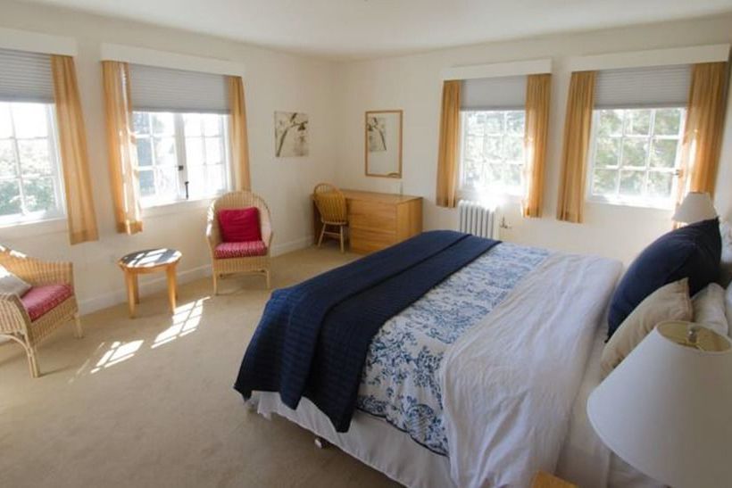 فندق Easton Hall