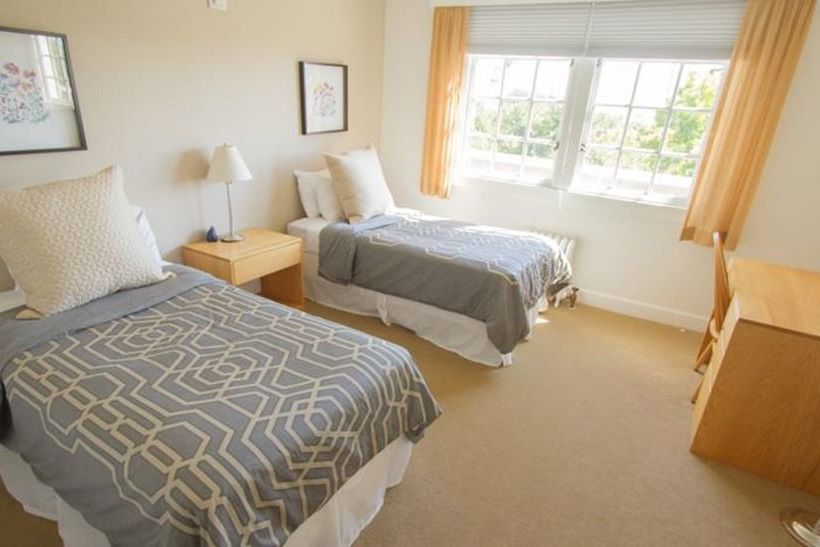 فندق Easton Hall