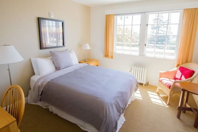 فندق Easton Hall