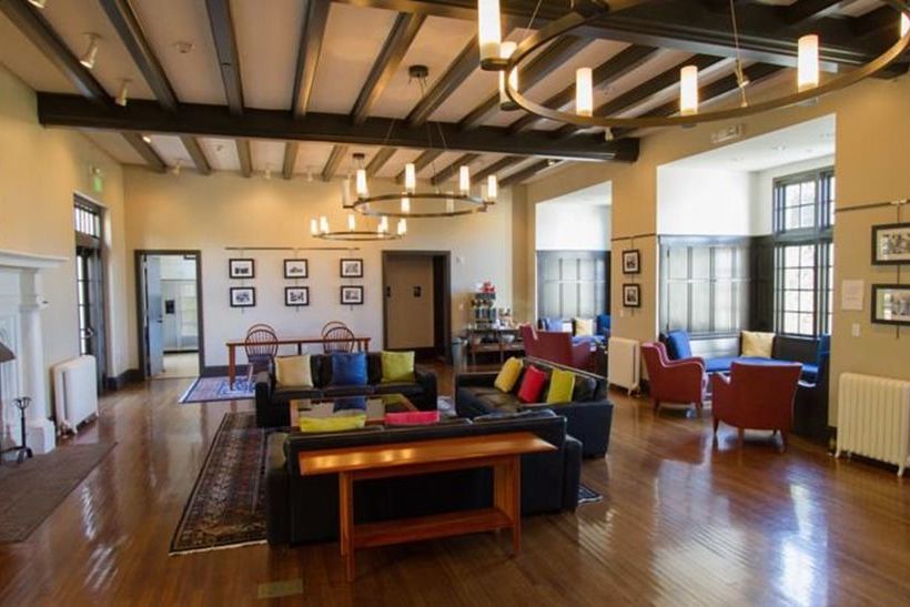 فندق Easton Hall