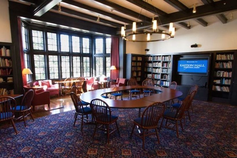 فندق Easton Hall