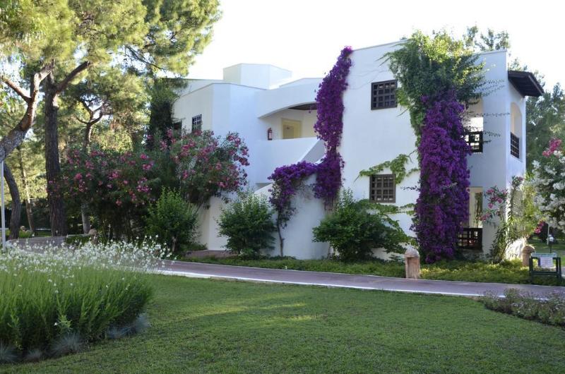 هتل Emelda Sun Club