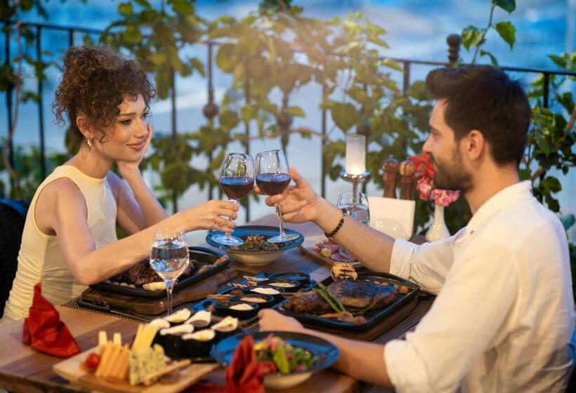 هتل Emelda Sun Club