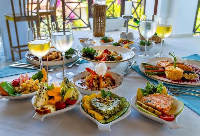 هتل Emelda Sun Club