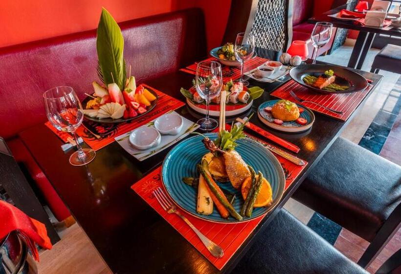 هتل Emelda Sun Club