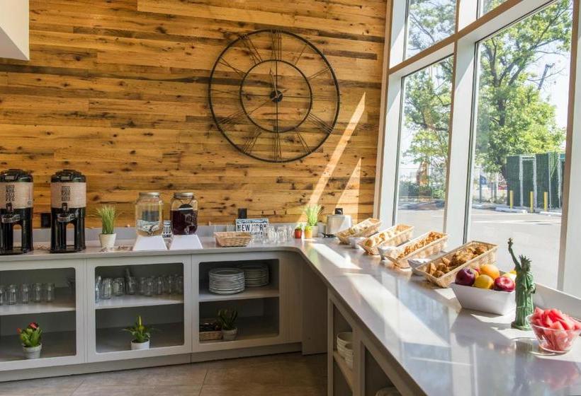 فندق Ibis Styles New York Laguardia Airport