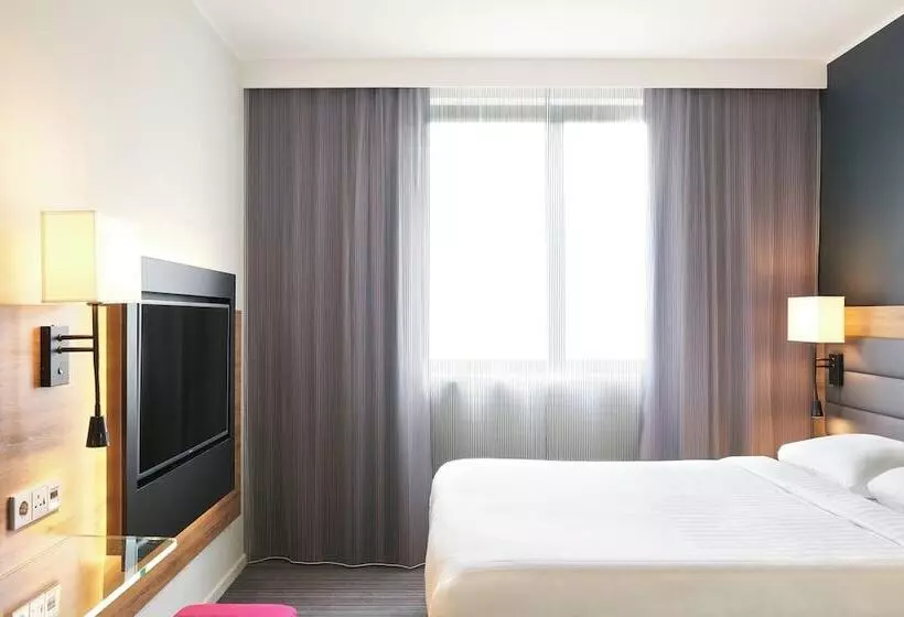 هتل Moxy Milan Linate Airport