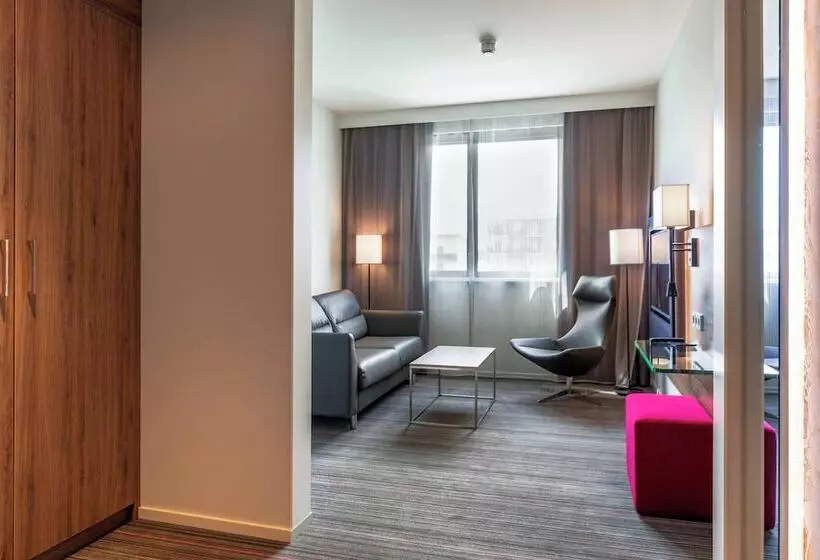 هتل Moxy Milan Linate Airport