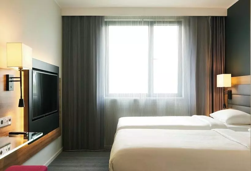 هتل Moxy Milan Linate Airport