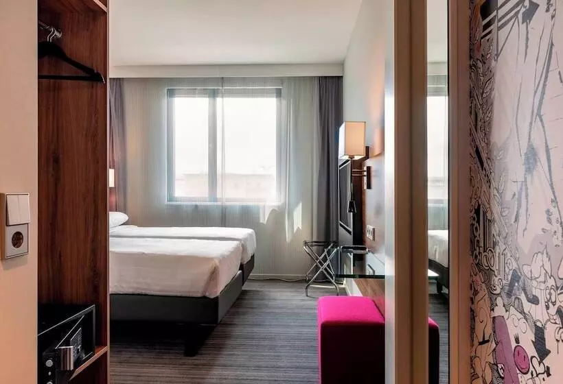 هتل Moxy Milan Linate Airport