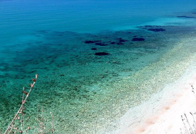 בית מלון כפרי White Rock Apartments