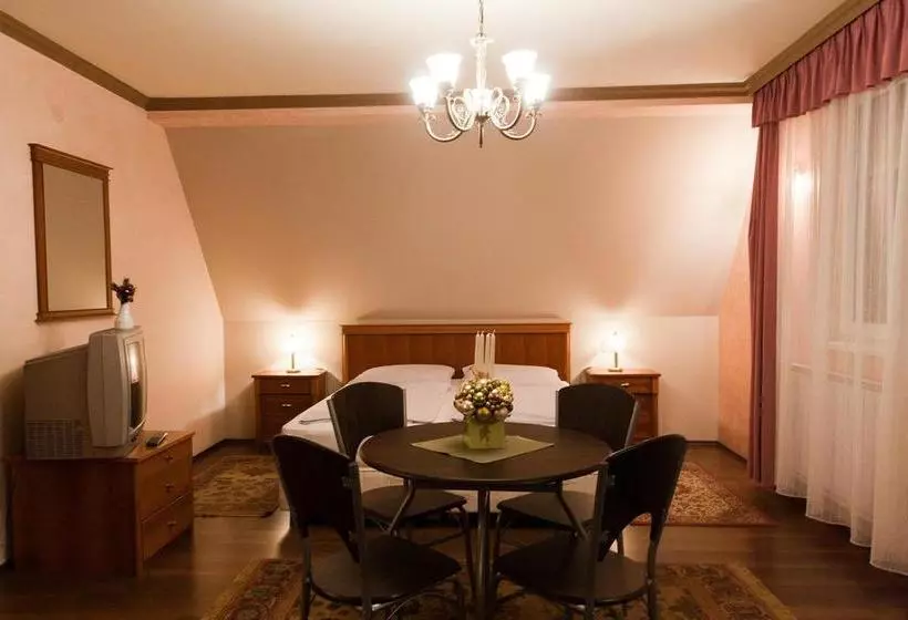 Aamiaismajoitus (B&B) Angyal Panzió