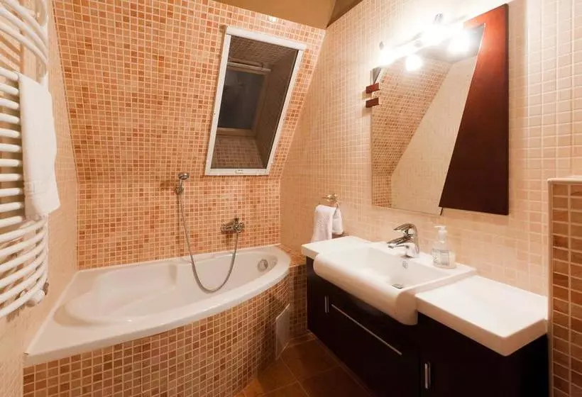 Aamiaismajoitus (B&B) Angyal Panzió