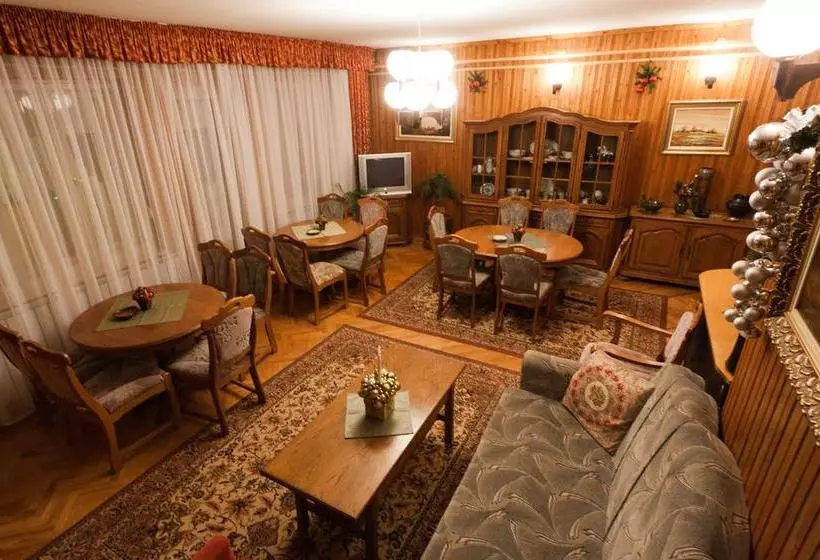 Aamiaismajoitus (B&B) Angyal Panzió
