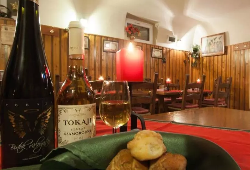 Aamiaismajoitus (B&B) Angyal Panzió