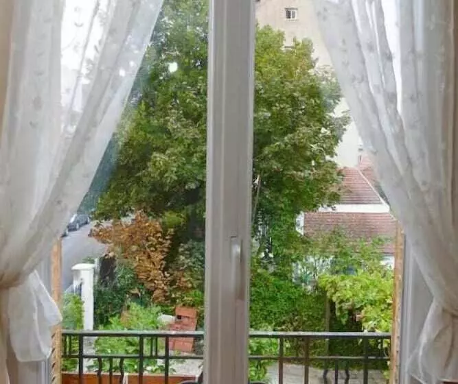 Aamiaismajoitus (B&B) Chalet De Paris