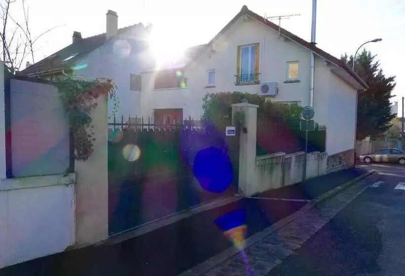 Aamiaismajoitus (B&B) Chalet De Paris