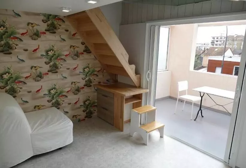 Aamiaismajoitus (B&B) Chalet De Paris