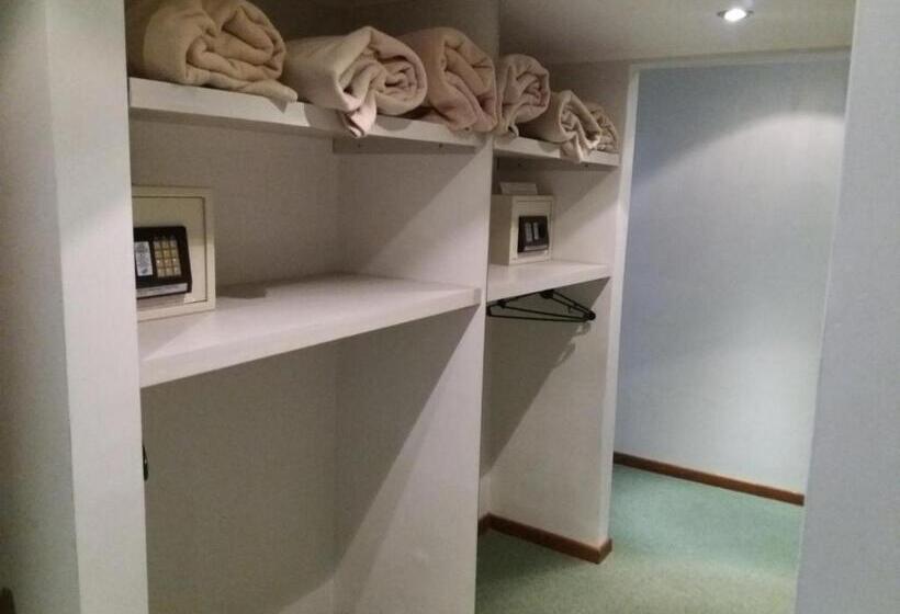 ホテル Cuatro Plazas