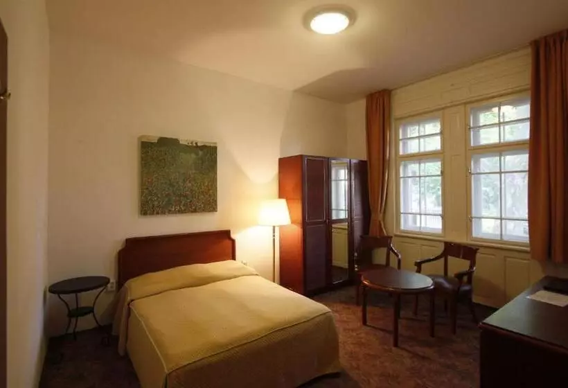 ホテル Partvilla Balatonboglar