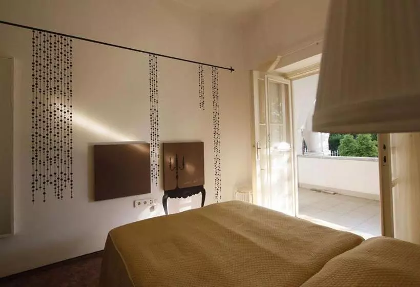 ホテル Partvilla Balatonboglar