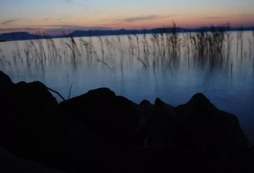 ホテル Partvilla Balatonboglar