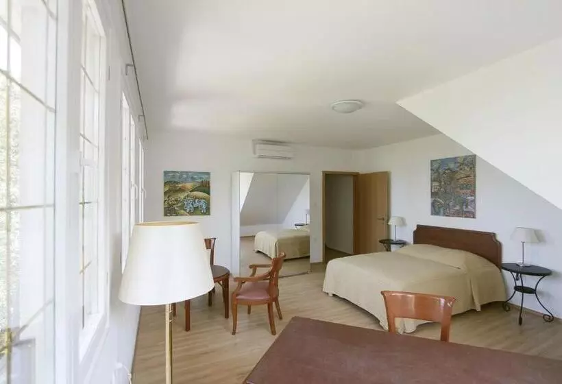 ホテル Partvilla Balatonboglar